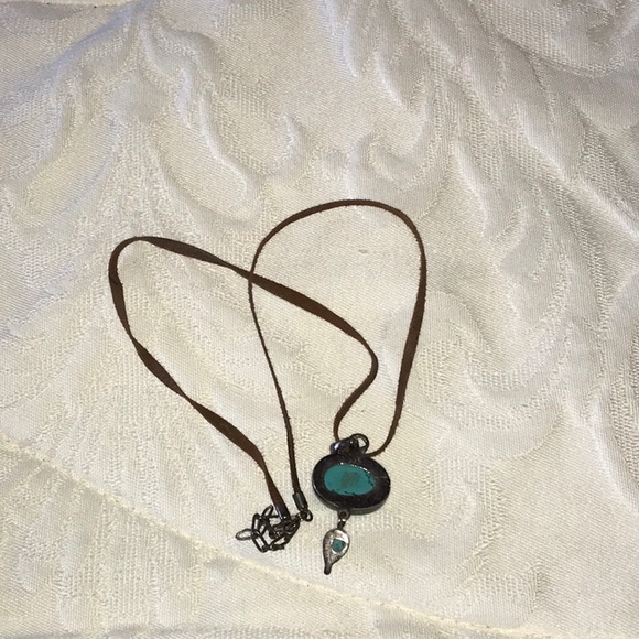 Turquoise Pendant with tear drop stone.  8” leather chain, clasp closure. - Picture 3 of 4